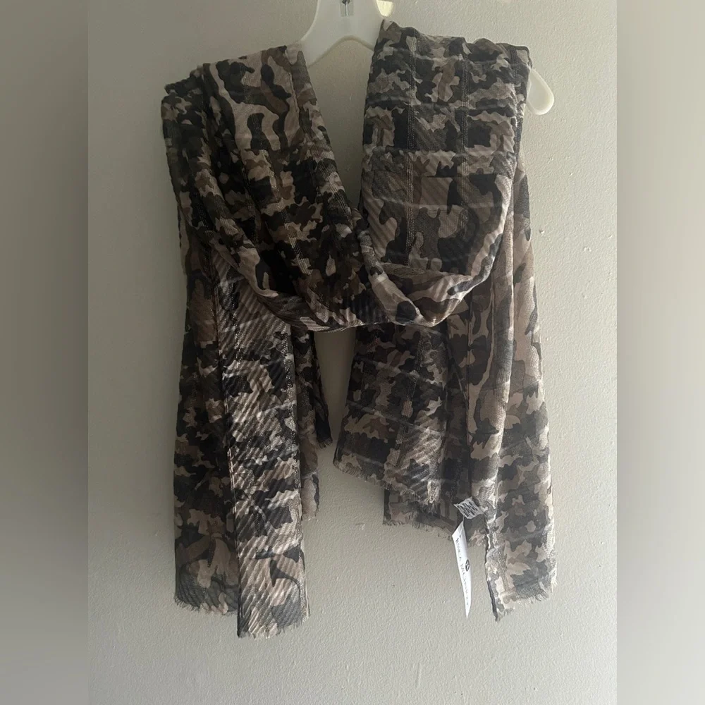Jessica McClintock Women’s Camo Scarf